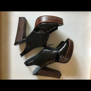 Platform Peep Toed Sandals